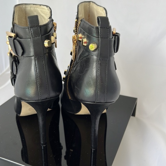 Michael Kors boots. Size 6 - Picture 3 of 4